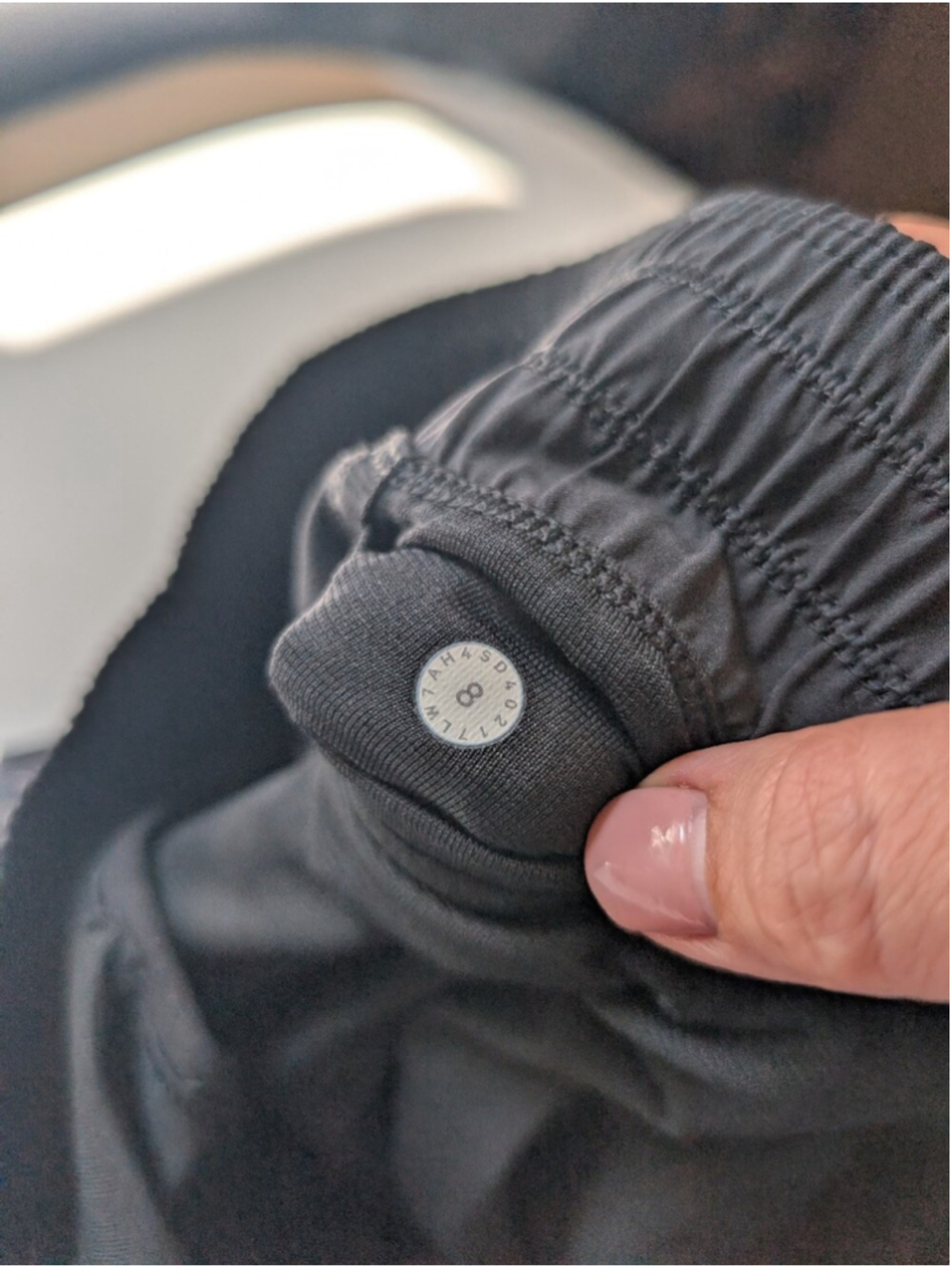 Lululemon Seek The Heat Short II (2.5") size 8 in EUC - Picture 8 of 11